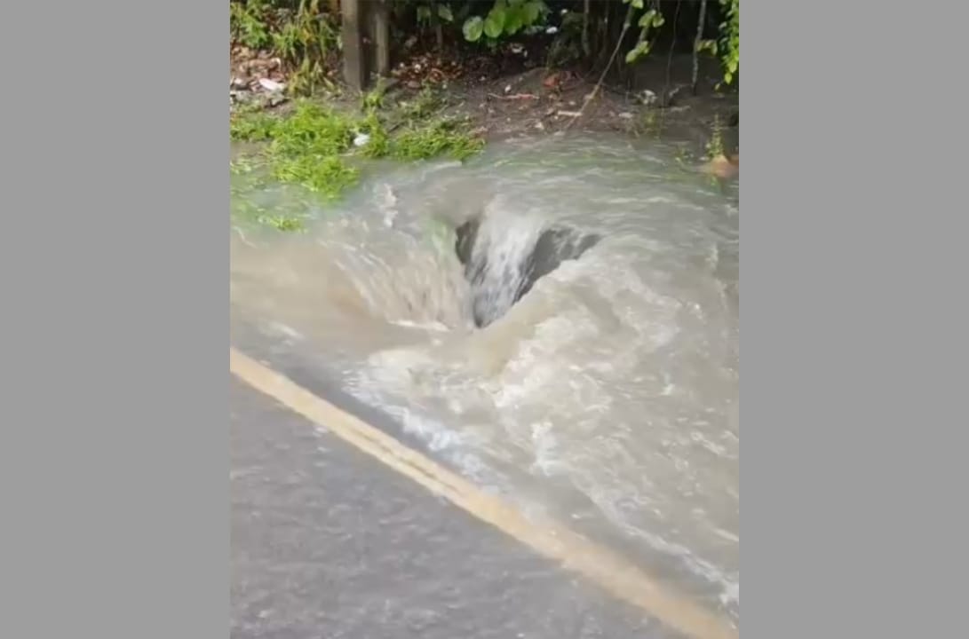 Jovem que pilotava motocicleta cai em bueiro e é resgatado dentro de mata no Cuiá, em João Pessoa Jovem que pilotava motocicleta cai em bueiro e é resgatado dentro de mata no Cuiá, em João Pessoa