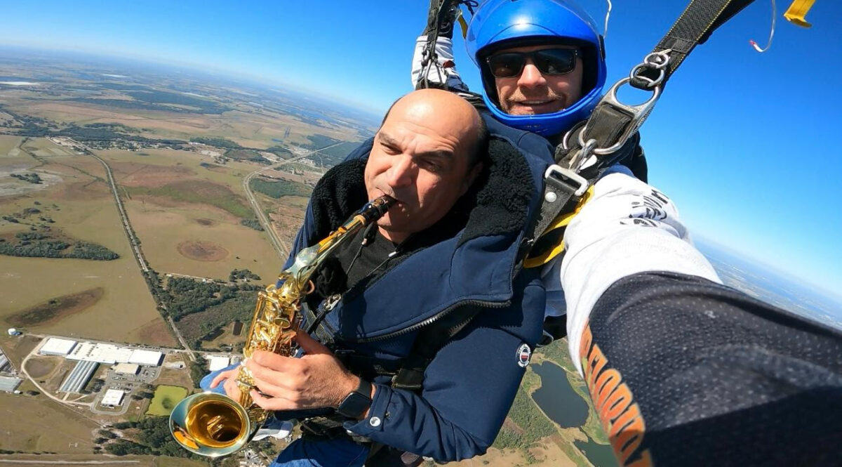 Saxofonista paraibano pode entrar para Guinness Book Saxofonista paraibano pode entrar para Guinness Book