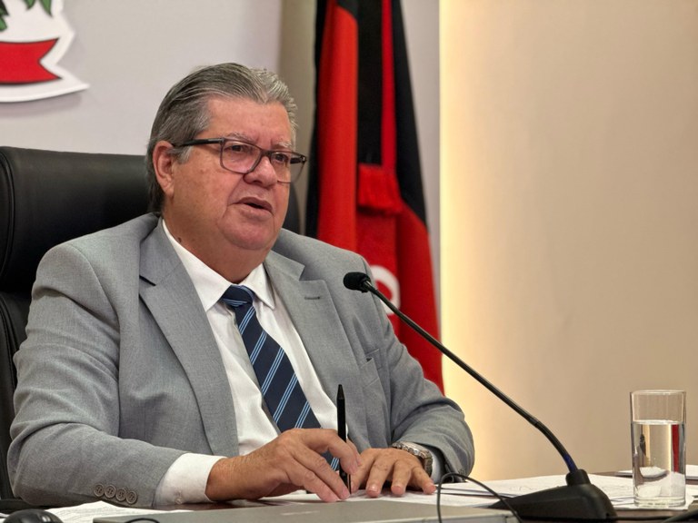 Governador alfineta Bruno Cunha Lima por festa de Dia das Mães no dia da inauguração do Centro de Convenções de Campina Grande Governador alfineta Bruno Cunha Lima por festa de Dia das Mães no dia da inauguração do Centro de Convenções de Campina Grande