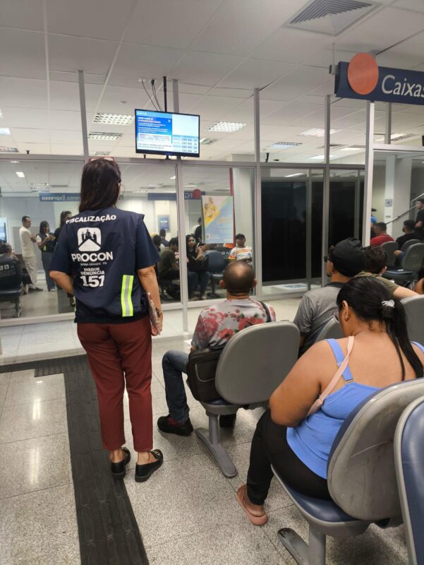 Procon multa banco em Campina Grande em R$ 220 mil por desrespeito à Lei da Fila e prática abusiva Procon multa banco em Campina Grande em R$ 200 mil por desrespeito à Lei da Fila e prática abusiva