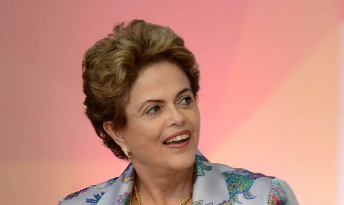 Comissão aprova anistia para ex-presidente Dilma Rousseff e indenização de R$ 100 mil Comissão aprova anistia para ex-presidente Dilma Rousseff e indenização de R$ 100 mil