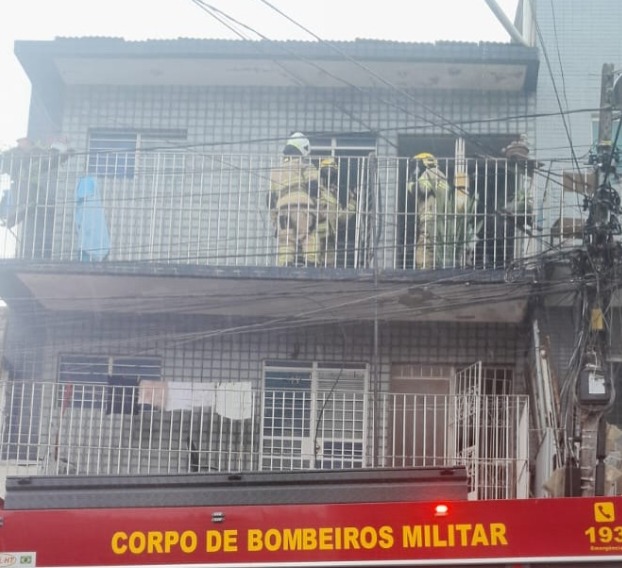 Bombeiros resgatam idosa de casa em Campina Grande após incêndio em panela de pressão incêndio, casa, campina grande