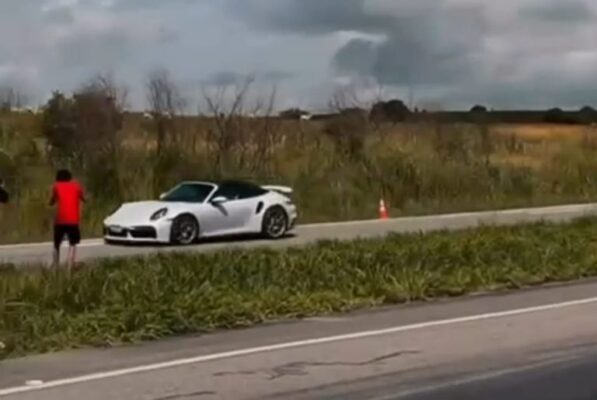 PERIGO: BR-230, na Paraíba, se torna palco de rachas entre motos e carros no fim de semana e PRF alerta que população deve acionar autoridades BR-230, na Paraíba, se torna palco de rachas entre motos e carros no fim de semana e PRF alerta que população deve acionar autoridades
