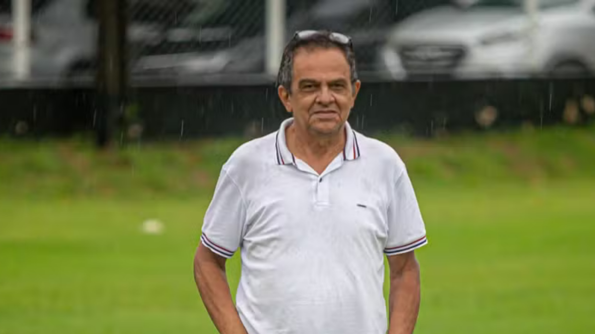 Sousa anuncia saída do técnico Francisco Diá e de dois jogadores Sousa anuncia saída do técnico Francisco Diá e de dois jogadores