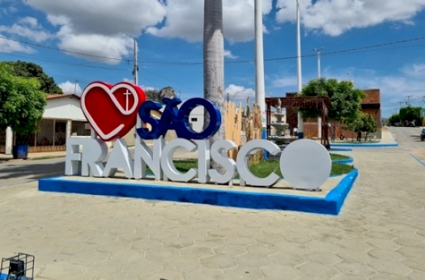 Com pouco mais de 3 mil habitantes, São Francisco vai gastar mais de R$ 666 mil em manutenção de veículos São Francisco vai gastar mais de R$ 666 mil em manutenção de veículos