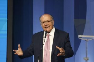 Com diagnóstico de gastroenterite, vice-presidente Geraldo Alckmin recebe alta de hospital em Brasília Com diagnóstico de gastroenterite, vice-presidente Geraldo Alckmin recebe alta de hospital em Brasília