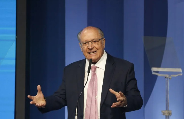 Vice-presidente Geraldo Alckmin é internado às pressas em hospital de Brasília Vice-presidente Geraldo Alckmin é internado às pressas em hospital de Brasília