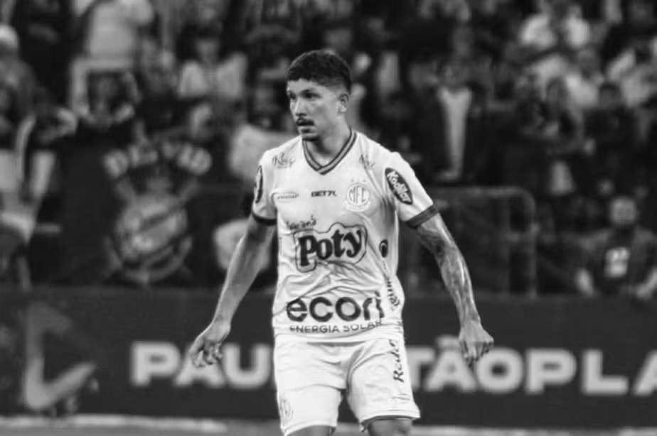 Yuri Lima, namorado de IZA e ex-jogador do Mirassol, anuncia aposentadoria aos 30 anos Yuri Lima, namorado de IZA e ex-jogador do Mirassol, anuncia aposentadoria aos 30 anos