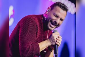 Cantor Lenno, da banda Desejo de Menina, é preso em João Pessoa