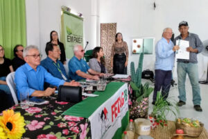 Mais de 350 títulos de terras da Reforma Agrária são entregues a agricultores em Queimadas Mais de 350 títulos de terras da Reforma Agrária são entregues a agricultores em Queimadas