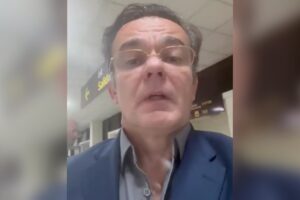 VÍDEO: Walber Agra, paraibano e um dos advogados de Evo Morales, se diz cercado em aeroporto e ameaçado pela polícia da Bolívia