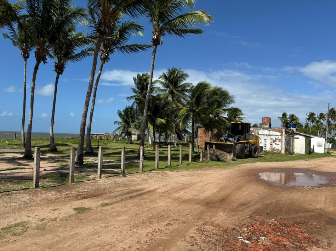 Operação Restinga Viva retira cercas irregulares e ocupações para preservação costeira em Pitimbu Operação Restinga Viva retira cercas irregulares e ocupações para preservação costeira em Pitimbu