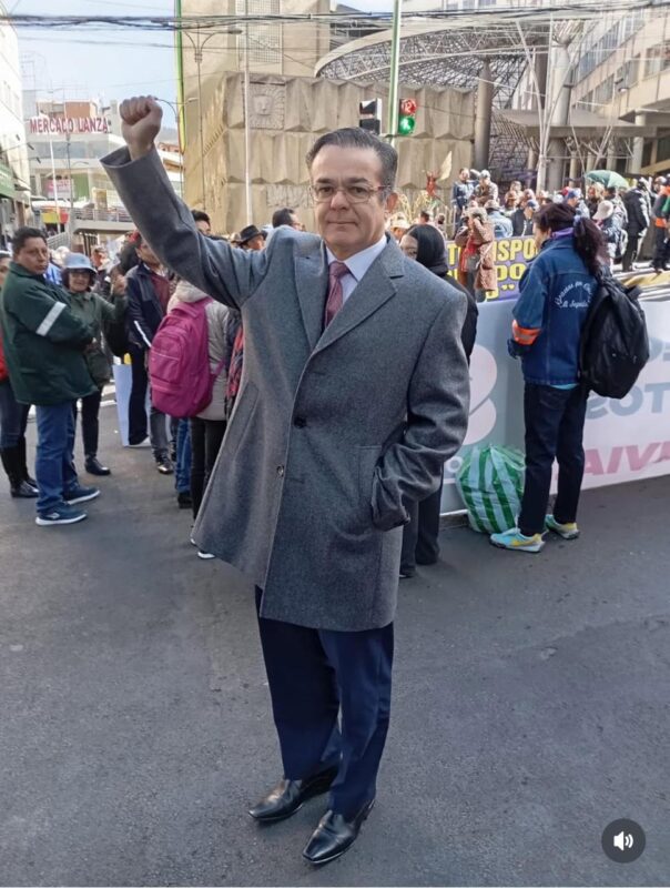 Expulso da Bolívia, advogado paraibano denuncia perseguição: "querem impedir eleição de Evo" Expulso da Bolívia, advogado paraibano denuncia perseguição: "querem impedir eleição de Evo"