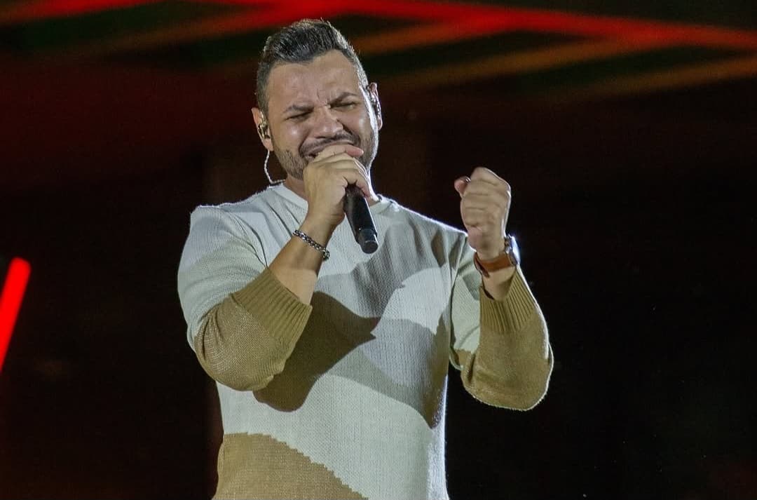 Após prisão, vocalista da banda Desejo de Menina, Lenno, pagou fiança de R$ 40 mil e teve CNH suspensa Lenno, vocalista da Desejo de Menina. (foto: reprodução/instagram/@oficial.lenno)