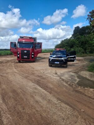 As diligências tiveram início após uma denúncia anônima informar sobre caminhão suspeito