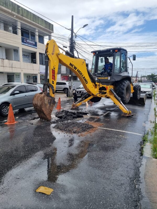 Obras da Cagepa interditam trânsito próximo ao Mercado Central em João Pessoa