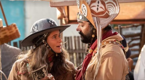 Rosa (Isadora Cruz) e Josué (Thomás Aquino) em Guerreiros do Sol 