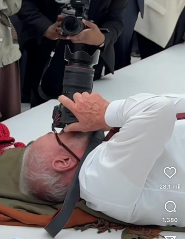 Lula faz foto em exposição em Paris — Foto: Redes Sociais