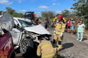 Acidente entre caminhonete e caminhão pipa deixa dois feridos em rodovia no Sertão da Paraíba