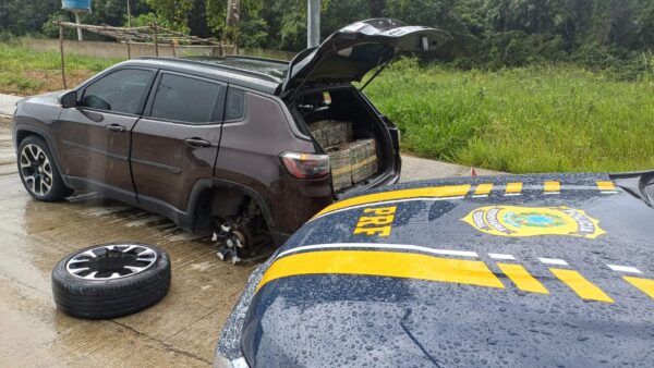 PRF apreende quase 200kg de maconha em carro abandonado na BR-101, em Mamanguape PRF, maconha, carro, mamanguape