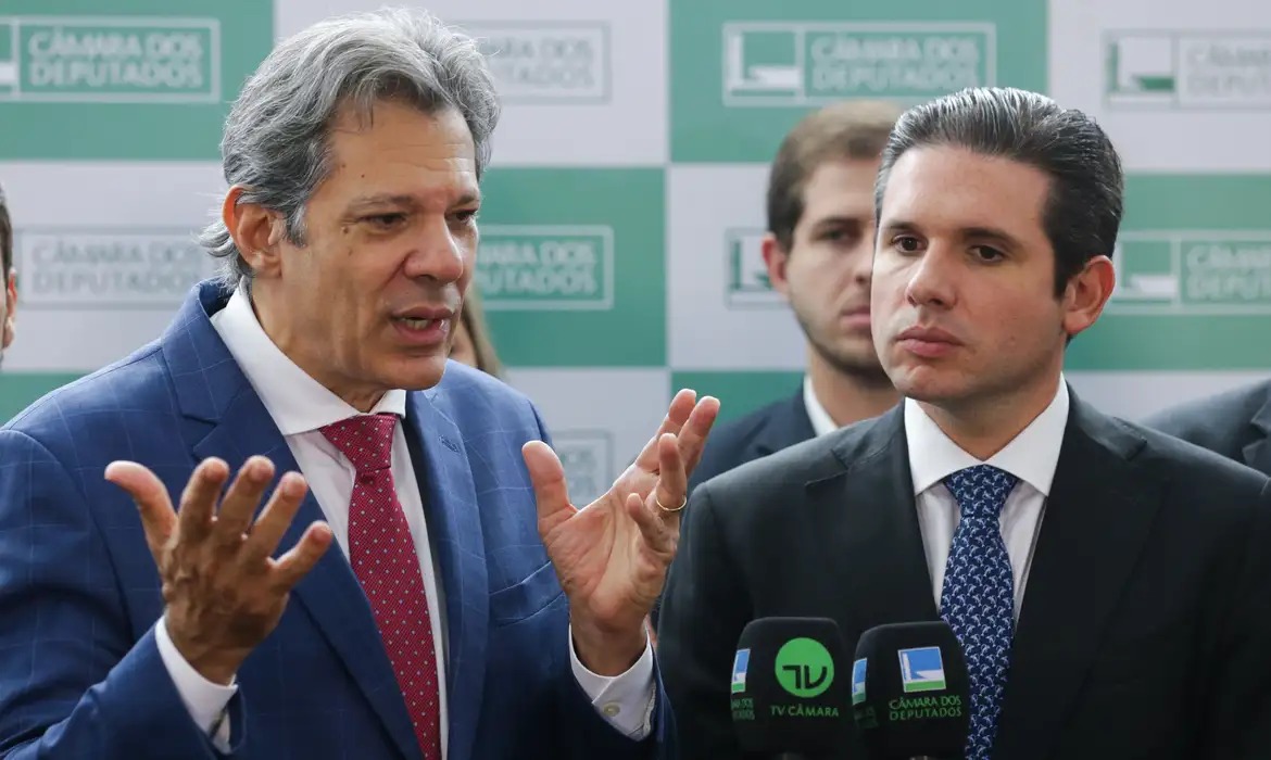 Na casa de Hugo Motta, equipe econômica apresenta a líderes partidários alternativas a IOF fernando haddad, hugo motta