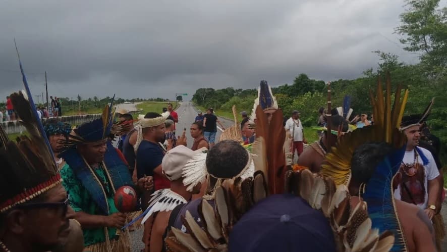 PROTESTO NA BR-101: trânsito é liberado após três horas (foto: reprodução/instagram/@indigenaspotiguarapboficial) protesto