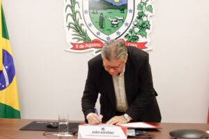 João Azevêdo assina convênios com hospitais privados para ampliar vagas de tratamento contra o câncer e cirurgias eletivas em Campina Grande