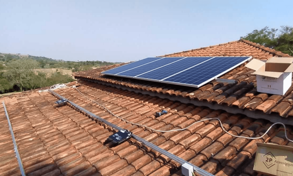 Engenheiro eletricista morre após cair de telhado durante instalação de placas solares na Paraíba Engenheiro eletricista morre após cair de telhado durante instalação de placas solares na Paraíba