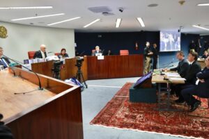 VÍDEO: Bolsonaro brinca e convida Moraes para ser seu vice na eleição de 2026 jair bolsonaro, depoimento, alexandre de moraes