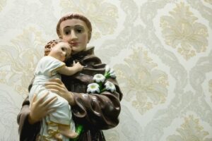 Simpatias de Santo Antônio: rituais para atrair amor, casamento e prosperidade Santo Antônio é celebrado em 13 de junho