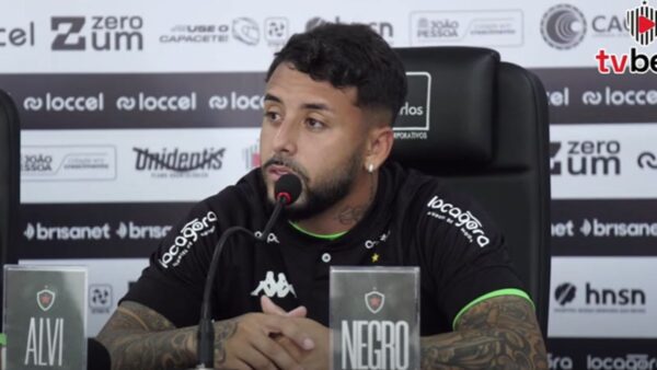 Após pouco espaço no Santa Cruz, João Diogo busca retomada no Botafogo-PB: "Novo momento" João Diogo em coletiva no Botafogo-PB