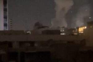 Israel faz novos bombardeios no Irã e diz ter causado 'grandes danos' a usina nuclear de Natanz Israel faz novos bombardeios no Irã e diz ter causado 'grandes danos' a usina nuclear de Natanz
