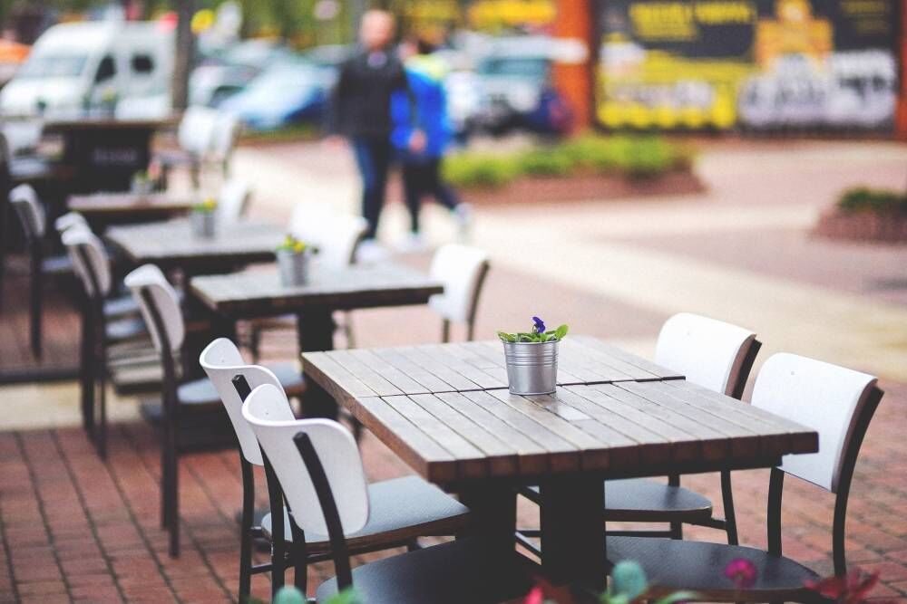 Volume de serviços na Paraíba tem crescimento de 6,3% no 1º quadrimestre de 2025, quinto maior do país restaurante