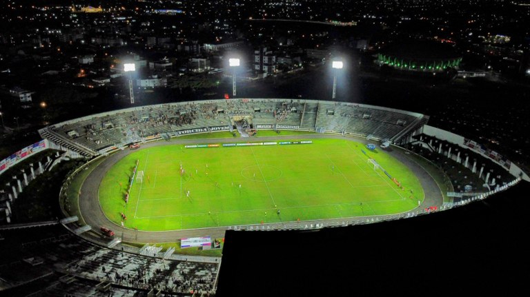 João Azevêdo entrega nova iluminação do Almeidão durante partida do Botafogo-PB, em João Pessoa; investimentos chegam a R$ 2,5 milhões João Azevêdo entrega nova iluminação do Almeidão durante partida do Botafogo-PB, em João Pessoa; investimentos chegam a R$ 2,5 milhões
