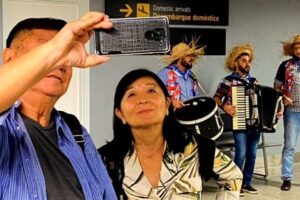 São João: Turistas serão recepcionados por quadrilheiros e forró pé de serra em aeroportos de João Pessoa e Campina Grande São João: Turistas serão recepcionados por quadrilheiros e forró pé de serra em aeroportos de João Pessoa e Campina Grande