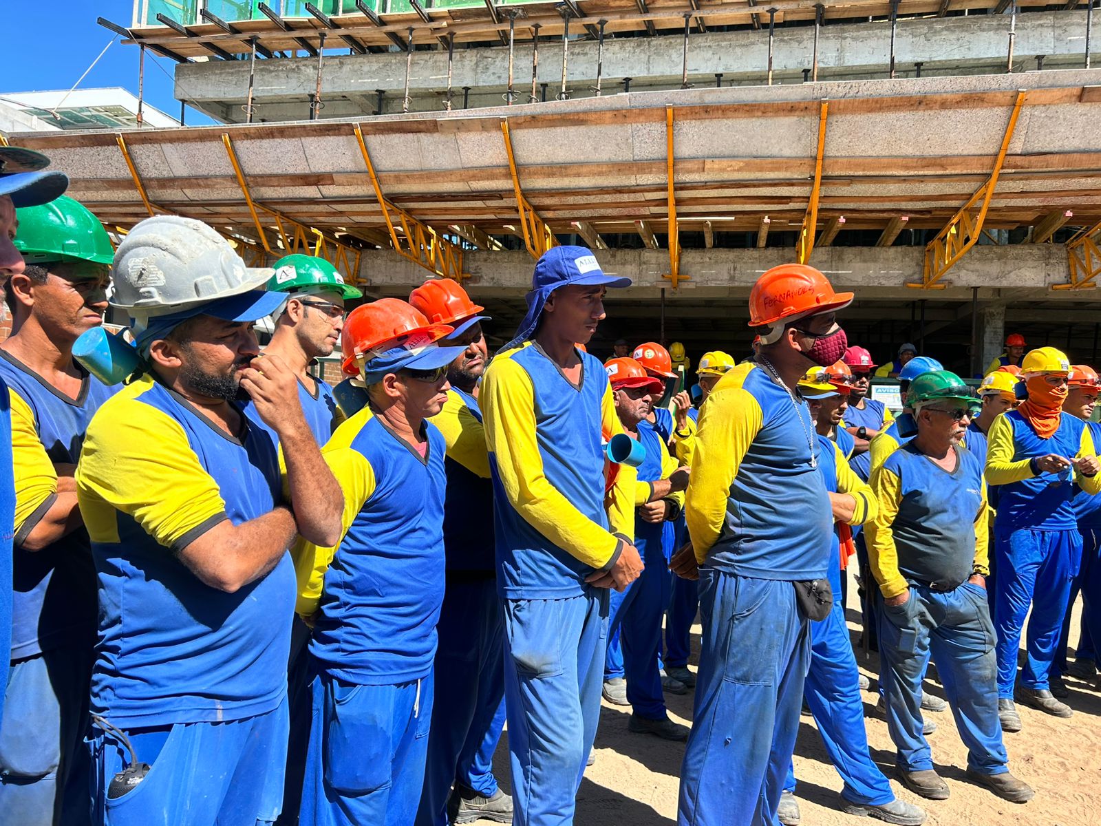 Obras seguem paralisadas com greve na construção civil em João Pessoa Obras seguem paralisadas com greve na construção civil em João Pessoa