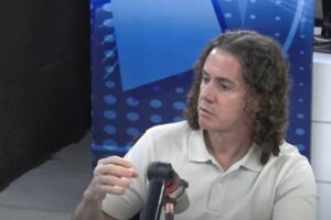Veneziano diz ter apoio de 140 prefeitos, até do PSB e Republicanos, à reeleição veneziano, senador
