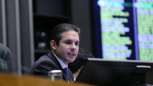 Sessão foi presidida por Hugo Motta. (foto: Kayo Magalhães/Câmara dos Deputados)