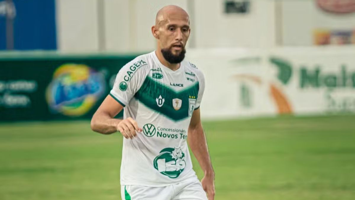Uesles, zagueiro do Sousa