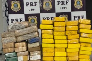 Homem é preso e 69 kg de drogas são apreendidas durante fiscalização da PRF na BR-230 em Patos Homem é preso e 69 kg de drogas são apreendidas durante fiscalização da PRF na BR-230 em Patos