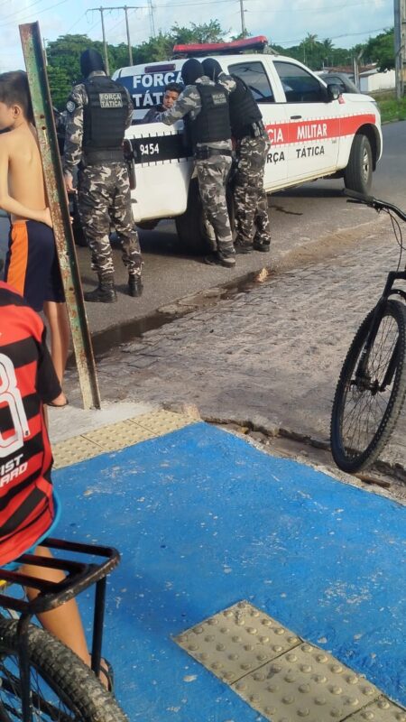 Dupla suspeita de planejar ataque à comunidade é presa com arma e veículo clonado em João Pessoa