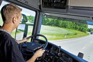 Escassez de jovens no transporte de carga rodoviária preocupa setor de logística