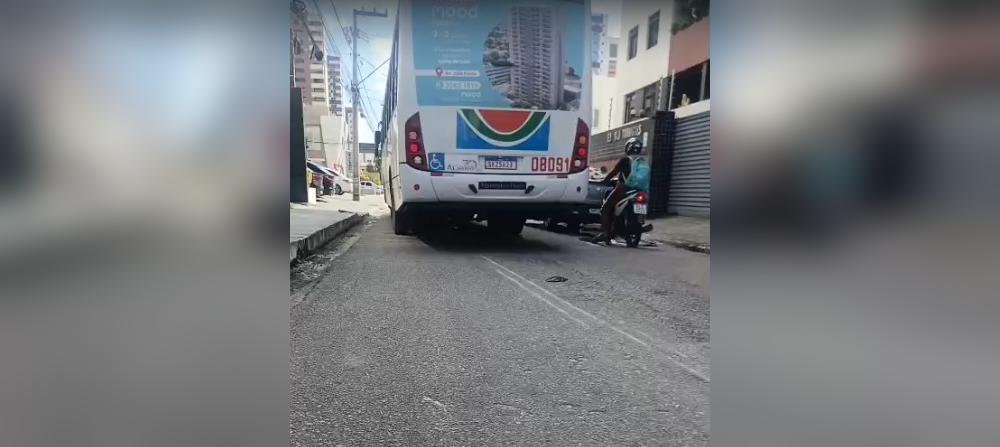 Entregador por aplicativo morre em colisão com ônibus no bairro de Manaíra, em João Pessoa acidente, ônibus, moto, manaíra, joão pessoa
