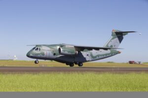 Aviões da FAB ficam sem combustível e ministros fazem fila para voar