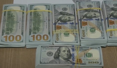 Suspeitos de aplicar golpe de U$ 100 mil contra empresário em Natal são presos na orla de João Pessoa Suspeitos de aplicar golpe de U$ 100 mil contra empresário em Natal são presos na orla de João Pessoa