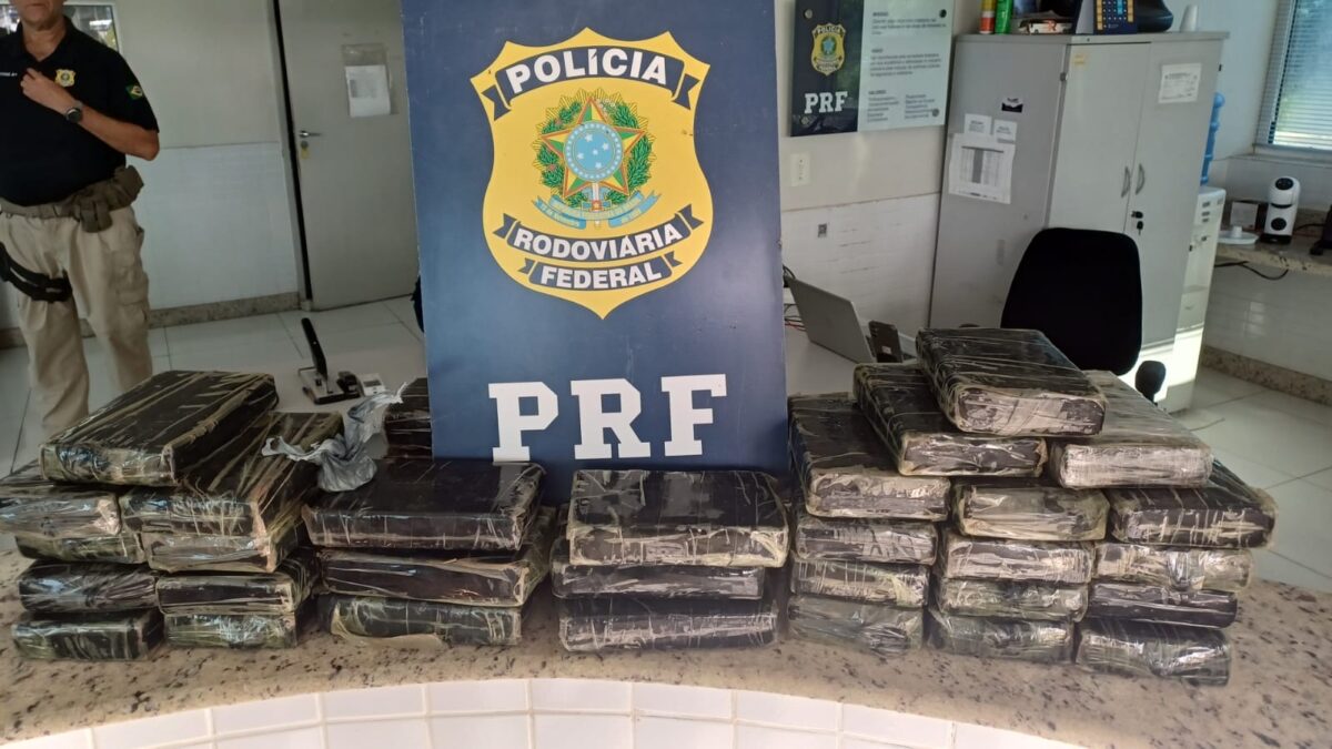 PRF apreende 45kg de cocaína em caminhonete que seguia por rodovia no Agreste da Paraíba PRF apreende 45kg de cocaína em caminhonete que seguia por rodovia no Agreste da Paraíba