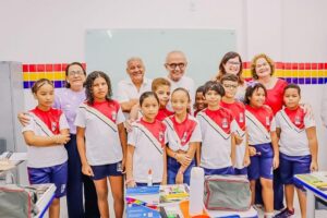 Mais de 11 mil estudantes receberão R$ 2.400 por ano em João Pessoa com Poupança do Futuro, anuncia Cícero Lucena Mais de 11 mil estudantes receberão R$ 2.400 por ano em João Pessoa com Poupança do Futuro, anuncia Cícero Lucena