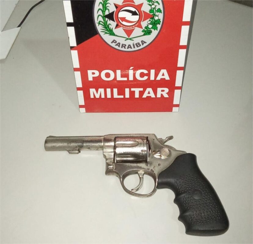 Polícia Militar prende suspeito com arma de fogo no município de Boa Ventura Polícia Militar prende suspeito com arma de fogo no município de Boa Ventura