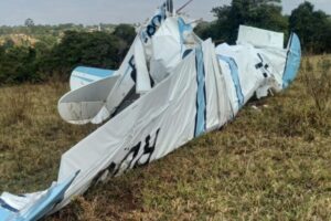 Avião cai e mata duas pessoas no interior de São Paulo