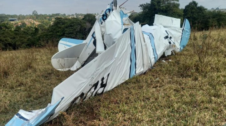 Avião cai e mata duas pessoas no interior de São Paulo Avião cai e mata duas pessoas no interior de São Paulo